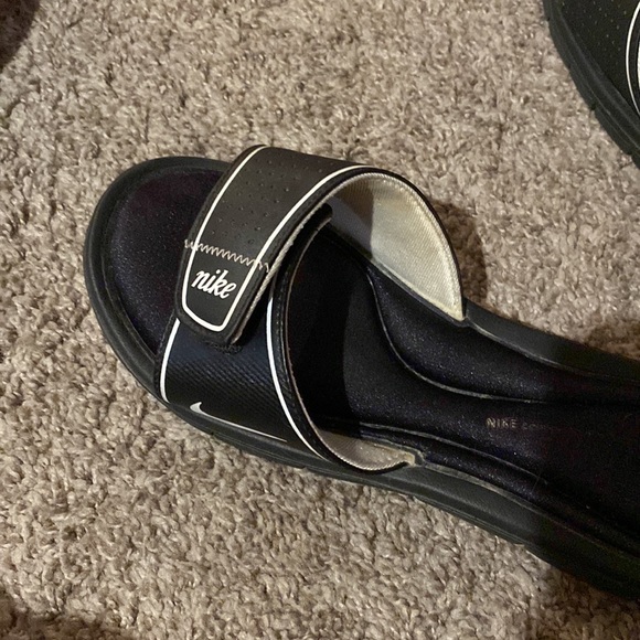 Nike slide sandals with velcro adjustable strap, womens size 10, good condition! - Picture 2 of 4